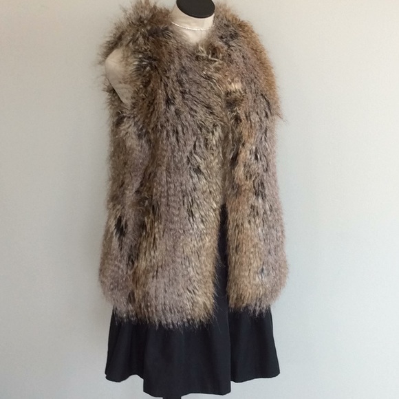 ♥️  Trina Turk ~ Faux Fur Vest ~ Braden ❤️ - Picture 2 of 8
